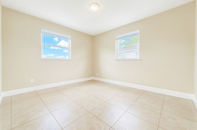 Building Photo - 5417/5419 Fourth Ave