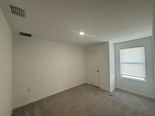 Building Photo - 10727 Vesta Curv