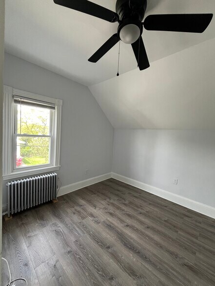 Building Photo - 124 Blade St