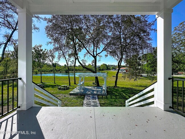 Building Photo - 2121 Broadwater Dr