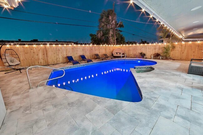 Building Photo - 8651 Sunset Strip