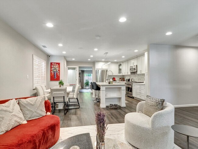 Building Photo - 5437 Coolidge Ave