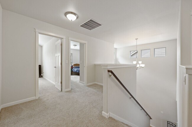 Building Photo - 5 bedroom high efficient home - Olympia Sc...