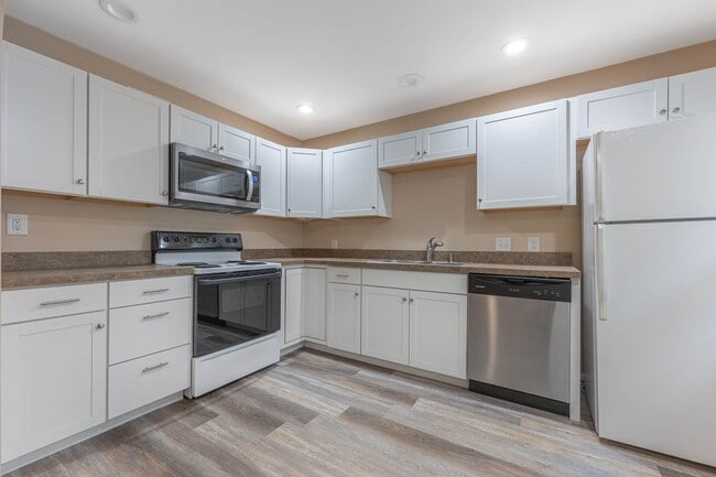 Building Photo - 1822 W Schantz Ave