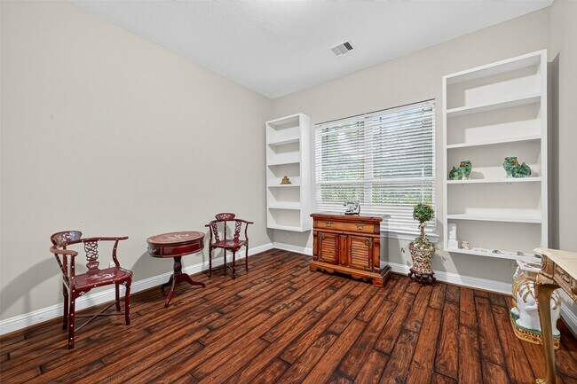 Building Photo - 15802 Pine Cone Ln