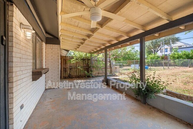 Building Photo - 2025 Monarch Dr