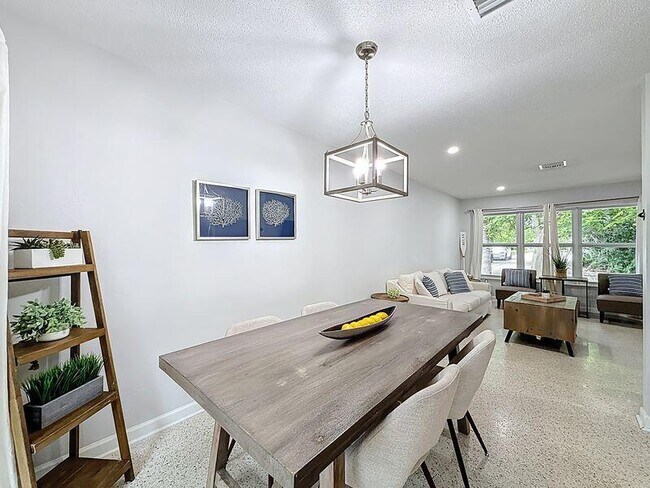 Building Photo - 2840 NE 16th Ct