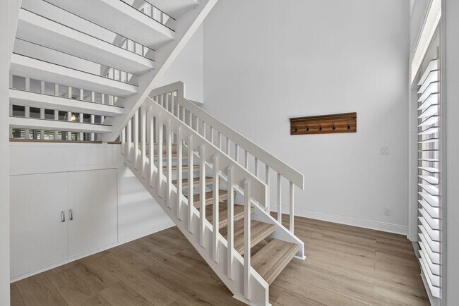 Building Photo - 259 Old Meadow Way