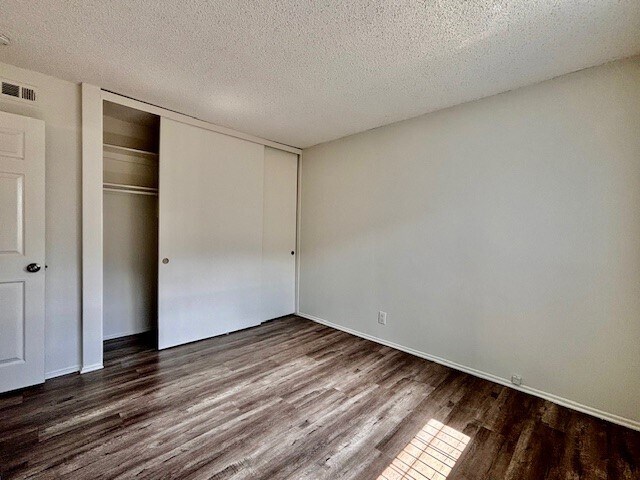 Building Photo - 17092 Emerald Ln