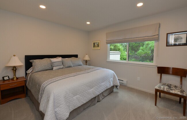 Building Photo - 595 Heritage Village