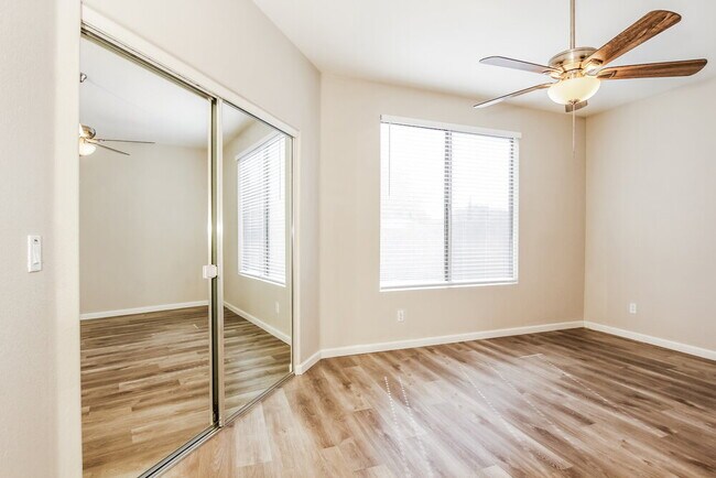 Building Photo - 6601 W Lawrence Ln