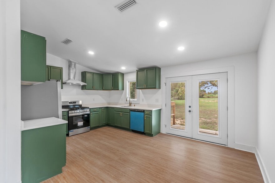 Building Photo - 142 S Broad St