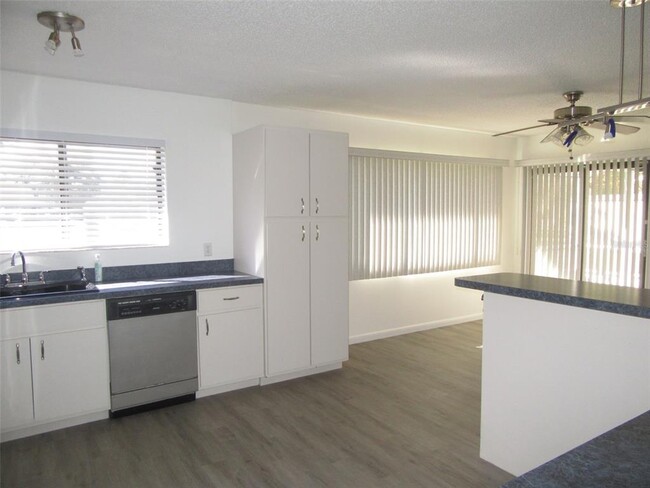 Building Photo - 20224 Tappan Zee Dr