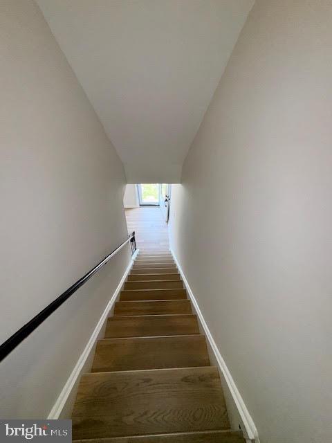 Building Photo - 102 Stuart Ave