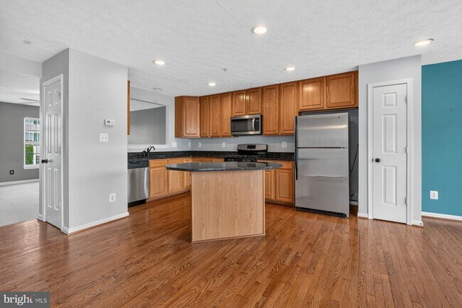 Building Photo - 711 Wineberry Way