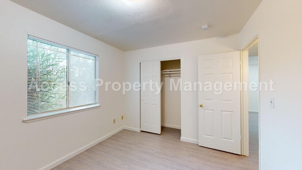 Building Photo - 114 Baker St