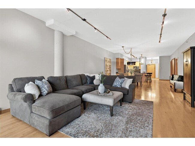 Building Photo - 111 N 4th Ave