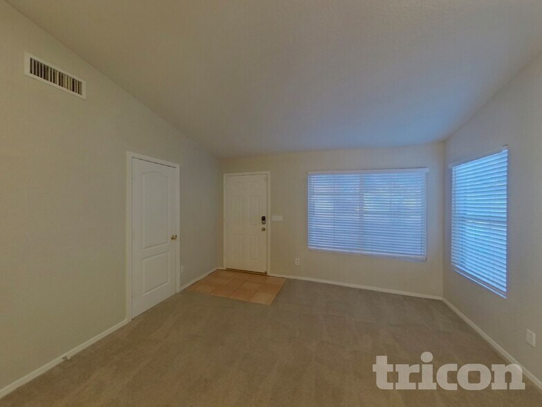 Building Photo - 1411 W Villa Theresa Dr