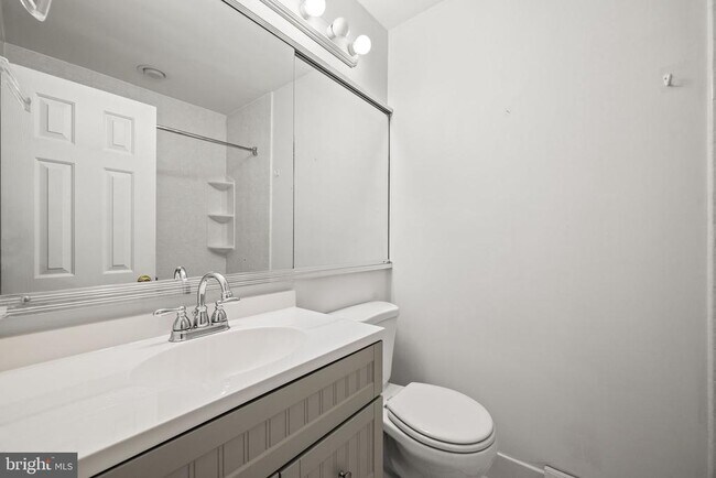 Building Photo - 404 Worthington Dr
