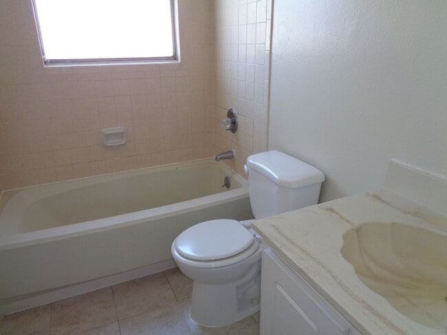 Building Photo - Adorable Single Level Eastside Duplex With...