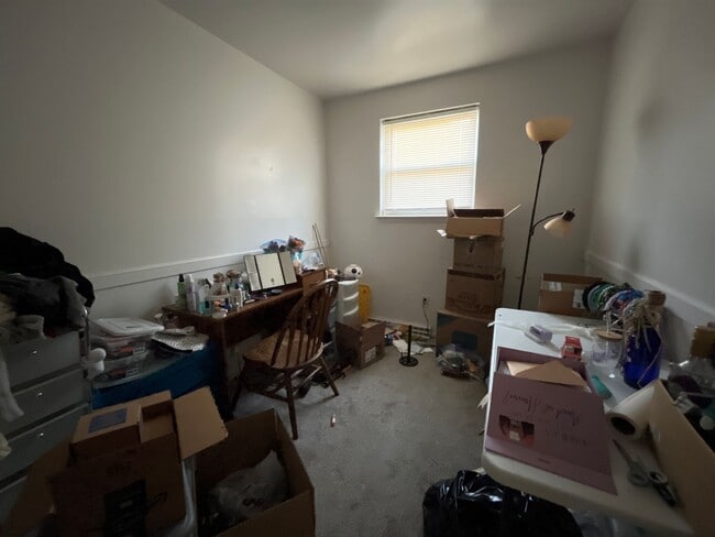 Building Photo - Beautifully updated 3-bedroom, 1.5-bath to...