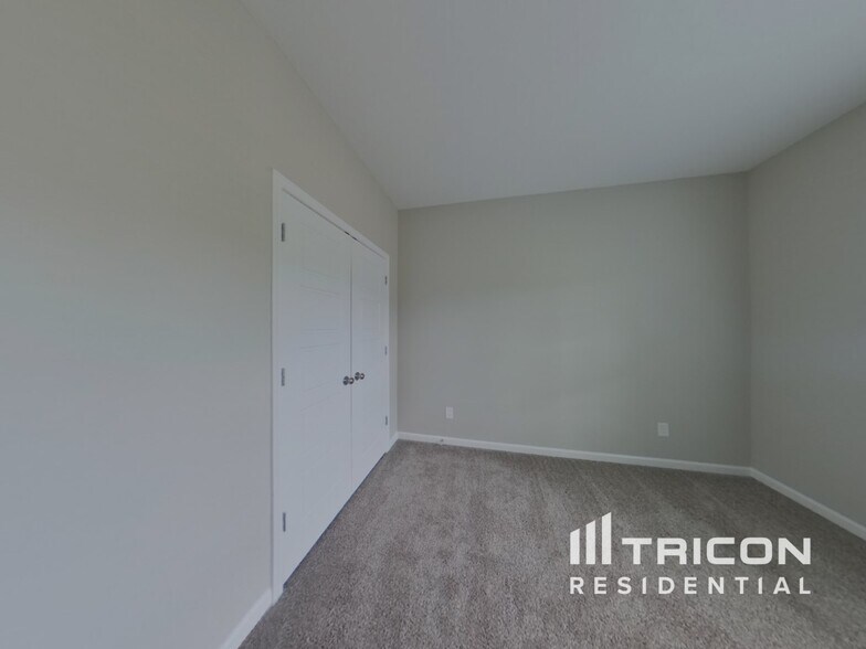 Building Photo - 814 Ellyson Dr