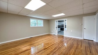 Building Photo - 134 Phillips Ave