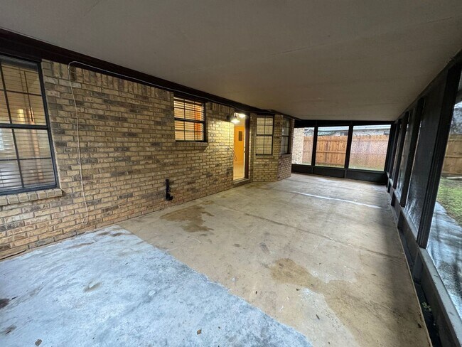Building Photo - 800 Christian Dr