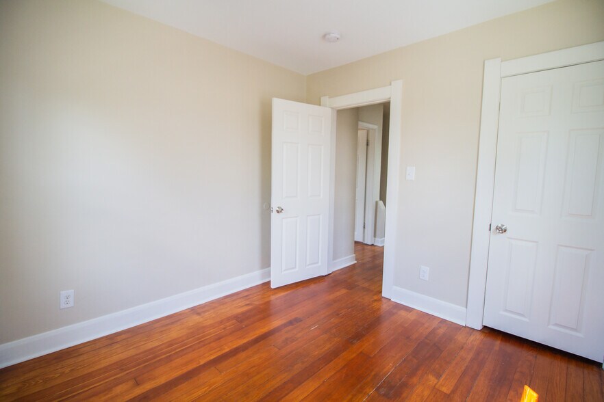 Building Photo - 4122 Fairview Dr