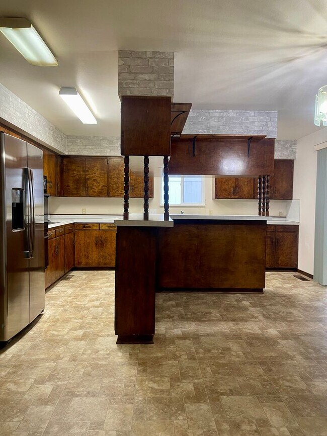 Building Photo - CHARMING 3 BED 2 BATH HOUSE WITH NEW HVAC, ROOF & LARGE FENCED BACKYARD