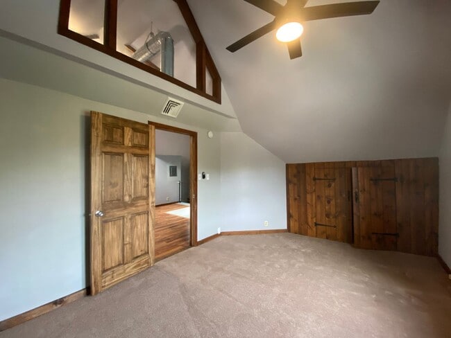 Building Photo - Downer upper house