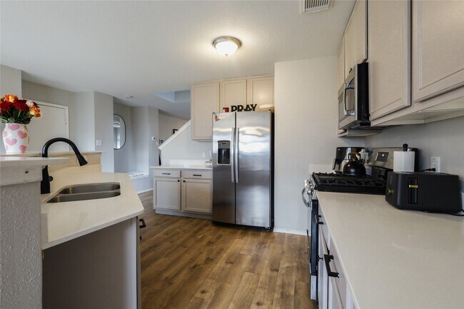 Building Photo - 21011 Emery Mills Ln