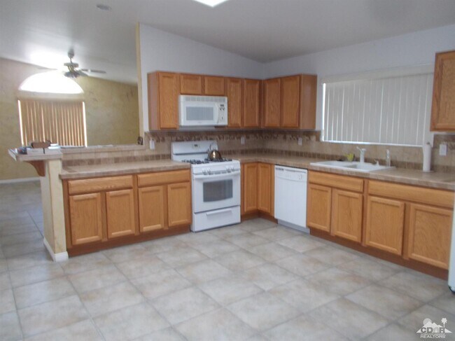 Building Photo - 9641 Vista Del Valle