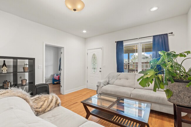 Building Photo - 7938 S Bennett Ave