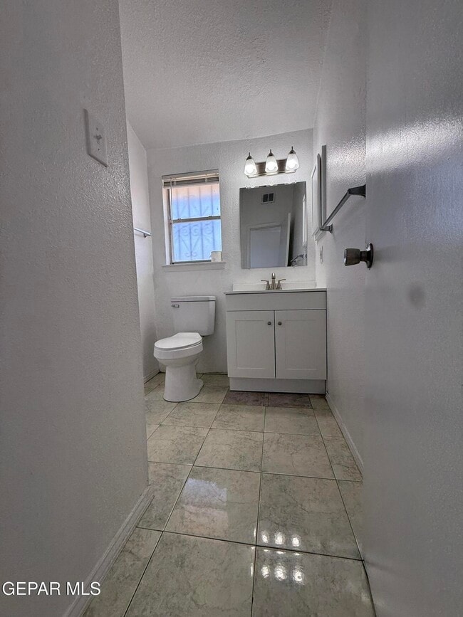 Building Photo - 1524 Greg Powers Dr