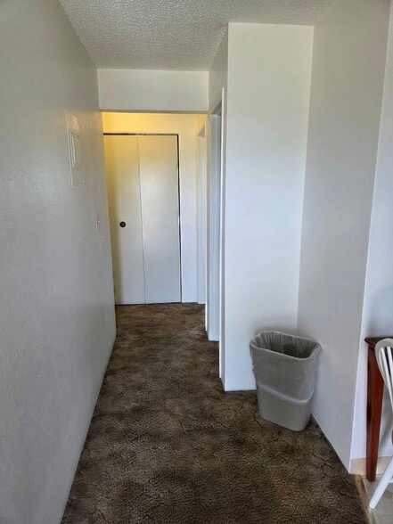 Building Photo - 1209 Country Ln