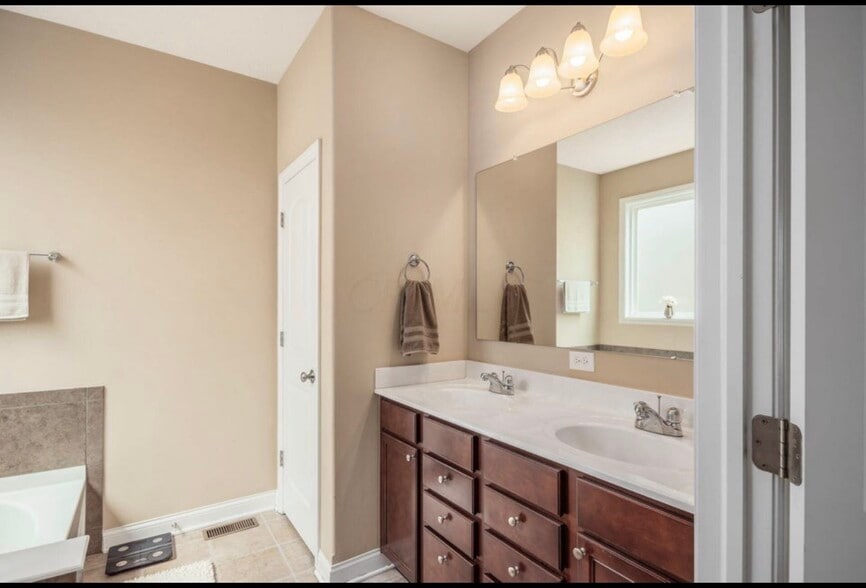 Building Photo - 5266 Copper Creek Dr