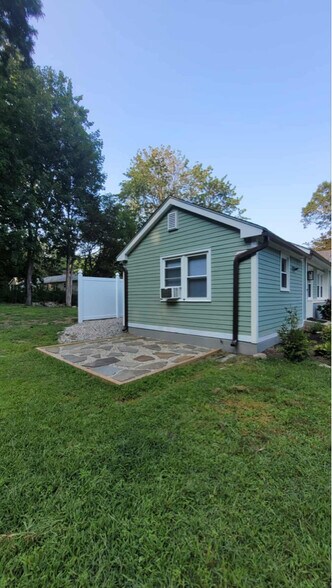 Building Photo - 55 River Ln