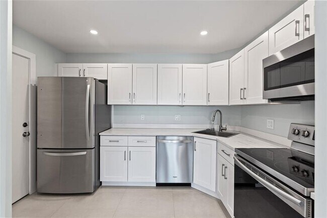 Building Photo - 1770 E Las Olas Blvd