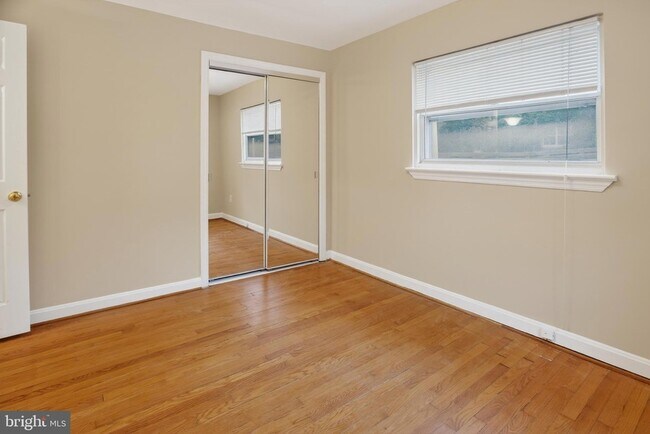 Building Photo - 5205 Saratoga Ave