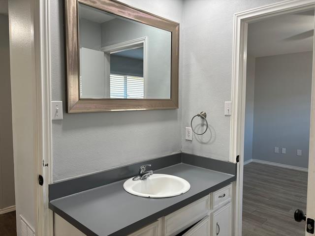 Building Photo - 2810 Clear Springs Dr
