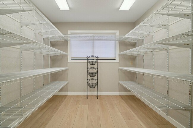 Building Photo - 5408 Sunset Ave