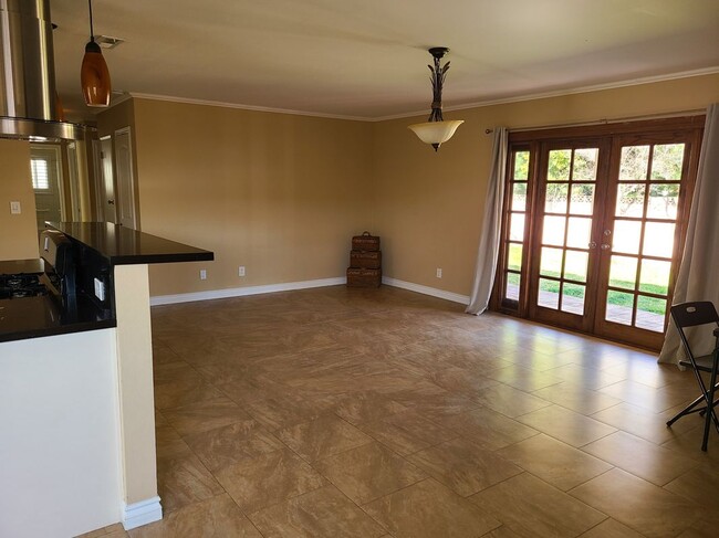 Building Photo - 15720 Rose Ln