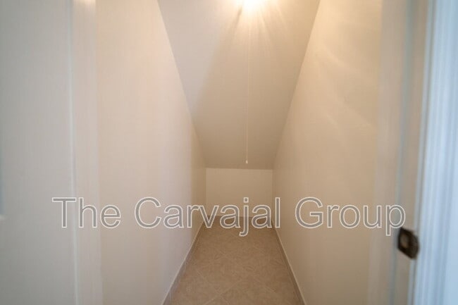 Building Photo - 1215 Kempton Chase Pkwy