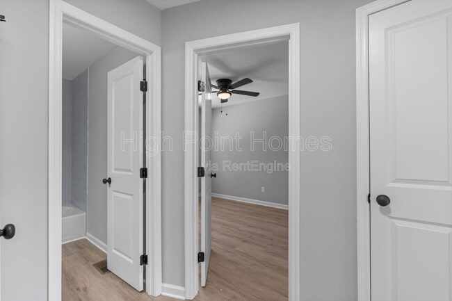 Building Photo - 400 Gallery Ln