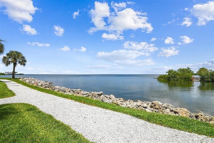 Bayside walking path - 5000 Culbreath Key Way