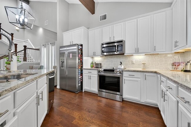 Building Photo - 9400 Doliver Dr