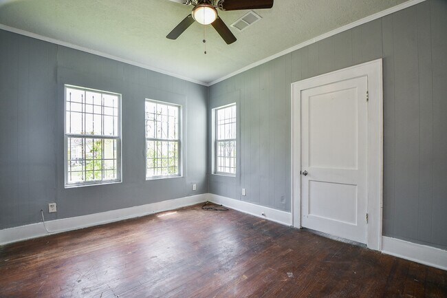 Building Photo - 3319 Holman St