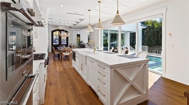 Building Photo - 844 8th St S