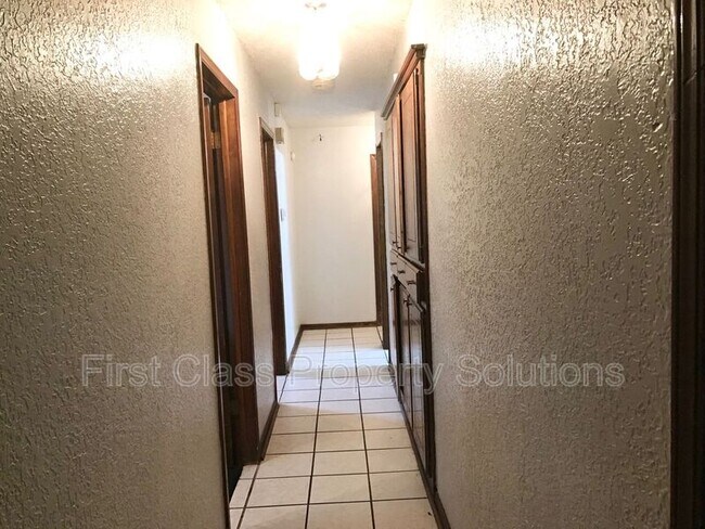 Building Photo - 5316 NW 111th Terrace